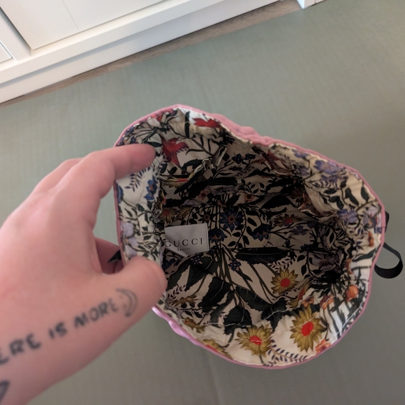 Gucci Beauty Pink Satin Cosmetic Bag - Picture 4 of 5